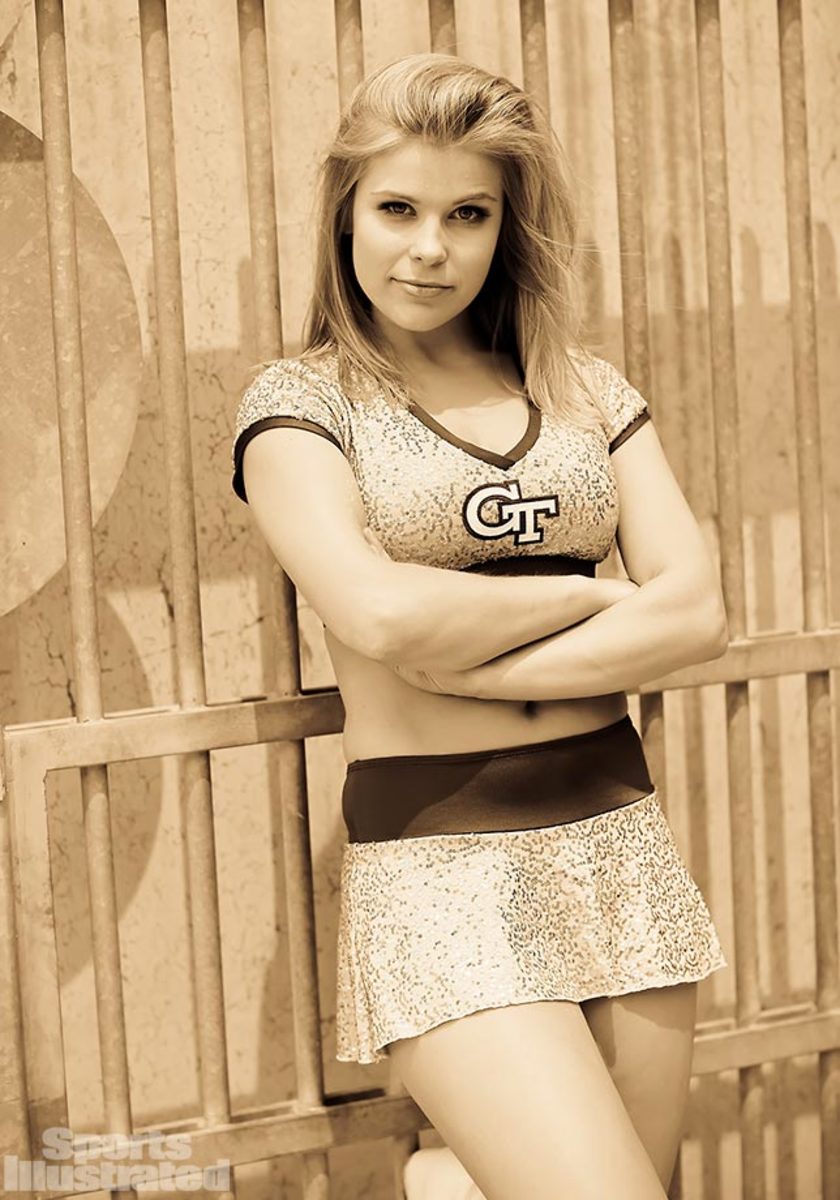 01-Hannah_Exclusive-YDX_7236.jpg